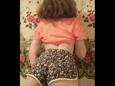 ❤️ Leanabh òg sexy a ’toirt dheth na shorts aice air a’ chamara ❤️  Fucking  aig gd.ladyxxxporno.ru ☑